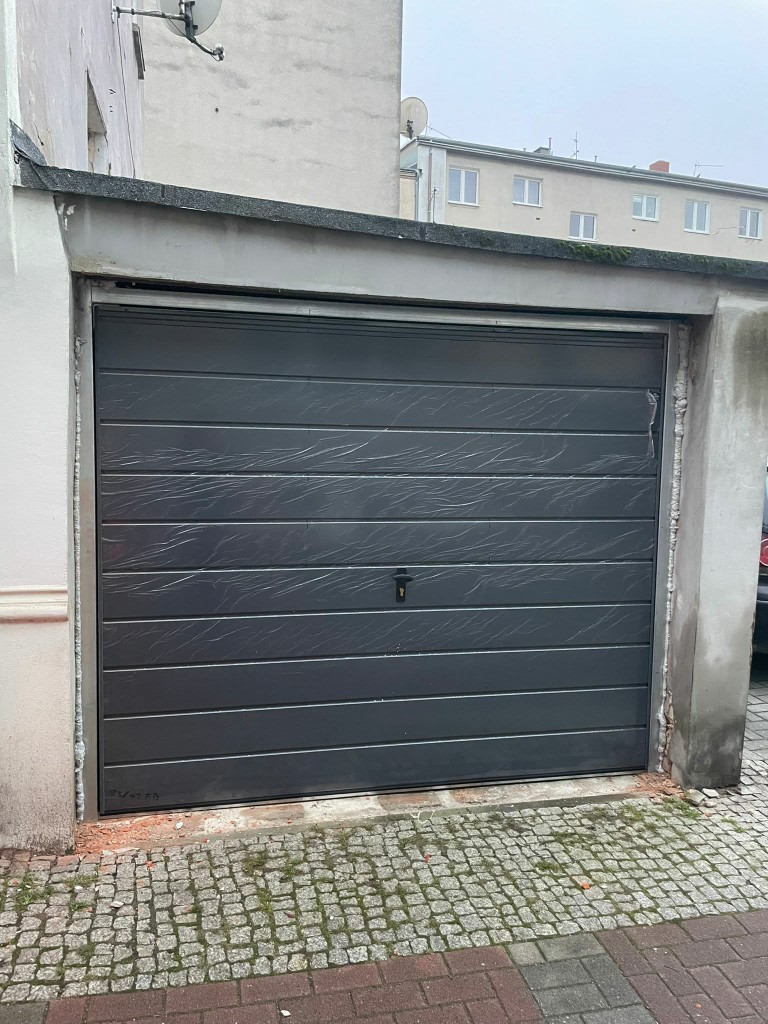 Realizacja – brama garażowa 8